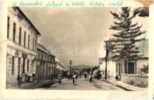 1944 Borgóprund, Prundu Bargaului; utcakép, üzletek / street with shops. photo (fa)