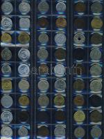 Jó világgyűjtemény, 439db, régi és új, nagyon sok tengerentúllal, néhány ezüsttel, vadonatúj berakól...