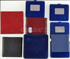 Kisebb zacskónyi érmetartó és dísztok tétel, közte több MNB-s darab is, forgalmi emlékkiadásokhoz