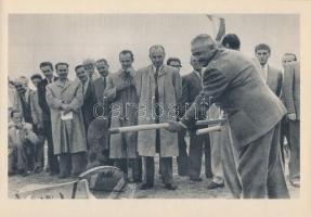 cca 1976 A Népstadion építésének történetét bemutató katalógus, sok képpel, reklámokkal, 48p