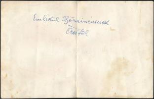 Puskás Öcsi aláírása a korai Aranycsapatot ábrázoló fotó hátulján