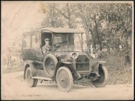 cca 1920 Régi Fiat automobil, nagyméretű fotó, kissé foltos, töréssel, 18×24 cm / Fiat oldtimer automobile, large-size vintage photo, slightly worn