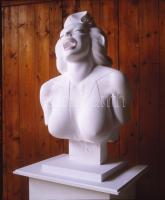 Haris László (1943- ): Gulyás Gyula Marilyn Monroe mellszobra című alkotása, diapozitív, 7,5×6 cm
