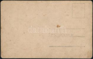 cca 1907-1918 Az SMS Uskoke és legénysége, fotó, hátulján feliratozva, 9×14 cm