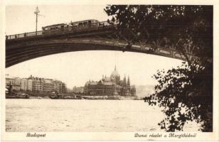 Budapest, Margithíd, Duna, villamos, háttérben az országház