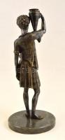 Jelzés nélkül: Vízhordó férfi (gyertyatartó). Bronz, márvány talapzaton, m: 31 cm