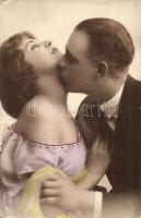 18 db RÉGI romantikus páros motívumlap / 18 pre-1945 romantic motive postcards