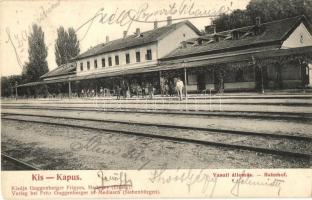 1906 Kiskapus, Kleinkopisch, Copsa Mica; vasútállomás, vasutasok. Kiadja Guggenberger Frigyes / Bahnhof / railway station, railwaymen