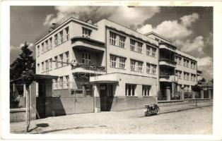 Rimaszombat, Rimavská Sobota; Állami kórház, motorkerékpár, motorbicikli / hospital, motorbicycle (hátoldalon elcsúszott nyomás / slipped backside print)