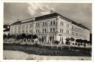 Sepsiszentgyörgy, Sfantu Gheorghe; Székely Mikó kollégium, Gyógyszertár / dorm, college, pharmacy (EK)