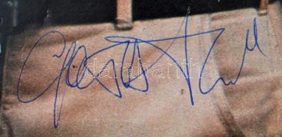 Garas Dezső (1934-2011) és Avar István (1931-2014) színművészek aláírásai őket ábrázoló újságlapon