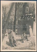 1933 Budapest, Vízivárosi temető romos kápolnával, feliratozott fotó, 6×8,5 cm