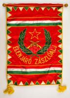 Élenjáró század feliratú szocialista zászló, 52×37,5 cm