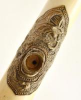 Távol-keleti ópium pipa, csont, fém rátétekkel, díszítéssel