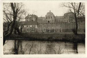 Késmárk, Kezmarok; vasútállomás a Poprád folyó felől / Stanica / Bahnhof / railway station. Lumen 1349.