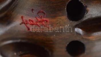 Víziló (netsuke), faragott rózsafa, jelzett (olvashatatlan), hibátlan, h:6 cm, m: 3 cm