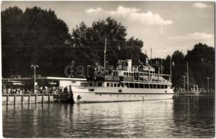 59 db főleg MODERN magyar és külföldi városképes lap / 59 mostly modern Hungarian and European town-...