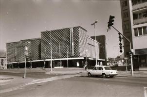 cca 1968 Kecskeméti városképek, utcaképek, épületfotók (Móricz Zs., Villám, Kada, Gáspár utca), 51 d...