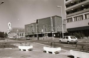 cca 1968 Kecskeméti városképek, utcaképek, épületfotók (Móricz Zs., Villám, Kada, Gáspár utca), 51 d...