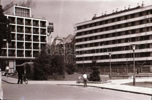 cca 1968 Kecskeméti városképek, utcaképek, épületfotók (Móricz Zs., Villám, Kada, Gáspár utca), 51 d...