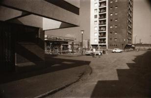 cca 1963 Kecskeméti városképek, utcaképek, épületfotók (Leninváros, Árpád krt., uszoda), 49 db vinta...