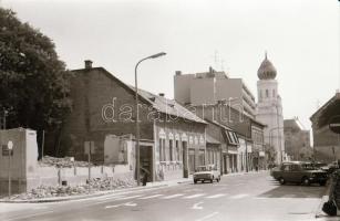 cca 1982 Kecskeméti városképek: Móricz Zs. u., Nagykőrösi u., Villám u., 37 db szabadon felhasználha...