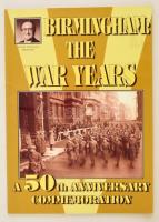 Alton Douglas-Jo Douglas: Birmingham:The War Years. Warwick, 2002, Warwick Printing. Gazdag fekete-fehér képanyaggal illusztrált. Kiadói papírkötés, angol nyelven. A szerzők által dedikált. / Paperbinding, with lot of black and white photograph, with autograph signatures of the authors.