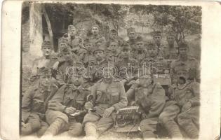 1918 Osztrák-magyar katonák rádiós felszereléssel / WWI Austro-Hungarian K.u.K. military, soldiers with radio equipment. photo + Sturmkomp. 32/123 (EK)