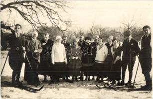 1924 Budapest XII. Normafa lejtő. síelők csoportképe / Winter sport, skiing peoples group photo