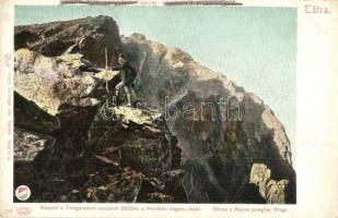 2 db RÉGI képeslap; Tátra, kiránduló litho művészlap / 2 pre-1945 postcards: Tatry, hiker litho art postcard