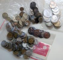Kb. 1kg vegyes világpénz - hagyatékból - régi és új, jobbakkal!