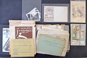 Tartalmas cserkész motívum tétel dobozban: fotók, papírrégiség, bélyegek stb