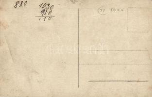 Ismeretlen magyar város, üzlet az eladókkal és gyerekekkkel, Schicht-Szarvas mosószappan reklám. pho...