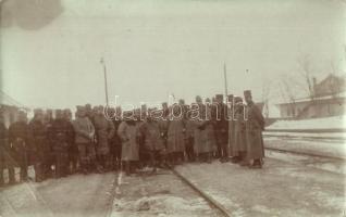 1915 Veszprém, frontra induló katonák télen a vasútállomáson / WWI K.u.k. soldiers at the railway station. photo (EK)