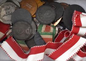 ~30db-os vegyes sport- és díjérem tétel, néhány szalagon T:vegyes