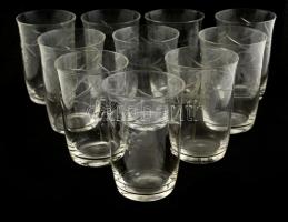 12 db üveg pohár, csiszolt, apró csorbákkal, karcolásokkal, m: 10 cm és 12 cm közötti méretben