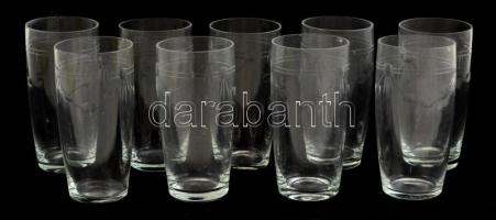 14 db üveg pohár, csiszolt, csorbákkal, kisebb karcolásokkal, m: 8 cm és 10 cm közötti méretben