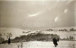 cca 1942 Thöresz Dezső (1902-1963) békéscsabai gyógyszerész és fotóművész szolgálatot teljesített eg...