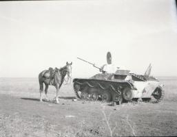 cca 1942 Thöresz Dezső (1902-1963) békéscsabai gyógyszerész és fotóművész szolgálatot teljesített eg...