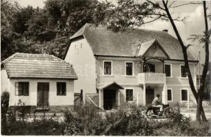 19 db MODERN fekete-fehér magyar városképes lap / 19 modern black and white Hungarian town-view post...