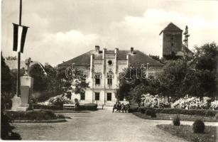 38 db MODERN fekete-fehér magyar városképes lap Baranya és Tolna megyéből / 38 modern black and whit...