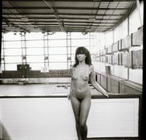 cca 1980 Szolidan erotikus vintage fotó + 7 db vintage negatív (a papírkép és a negatívok között nin...