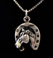 Ezüst(Ag) venezianer nyaklánc, patkós függővel, jelzett, h: 45 cm, 2,5×1,6 cm, nettó: 6,1 g