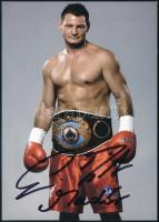 Erdei Zsolt (1974-) bokszoló aláírása az őt ábrázoló képen