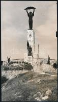 cca 1970 Budapest, Szabadság szobor, kissé sérült fotó, 23×13 cm