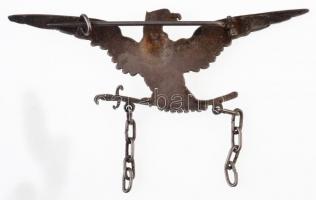 DN "Szablyát tartó turulmadár" fém jelvény, hátoldalán vízszintes tűvel, lánc (77x26mm) T:...