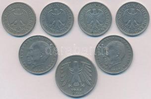 NSZK 1965-1989. 1M (4xklf) + 2M (2xklf) + 5M T:2,2-
FRG 1965-1989. 1 Mark (4xdiff) + 2 Mark (2xdiff...