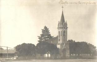 1926 Pusztavacs, Római katolikus templom, gémeskút. photo