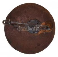 1932. "Vác és Vidéke Fajállattenyésztőinek Egyesülete 1932" zománcozott Br jelvény (23mm) ...