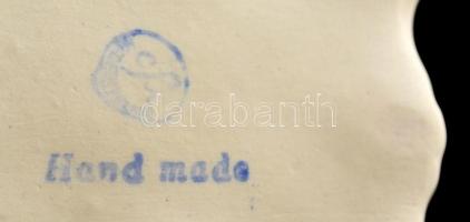 Rózsás porcelán bonbonier, kézzel festett, jelzett, apró lepattanásokkal, 8×6×8 cm